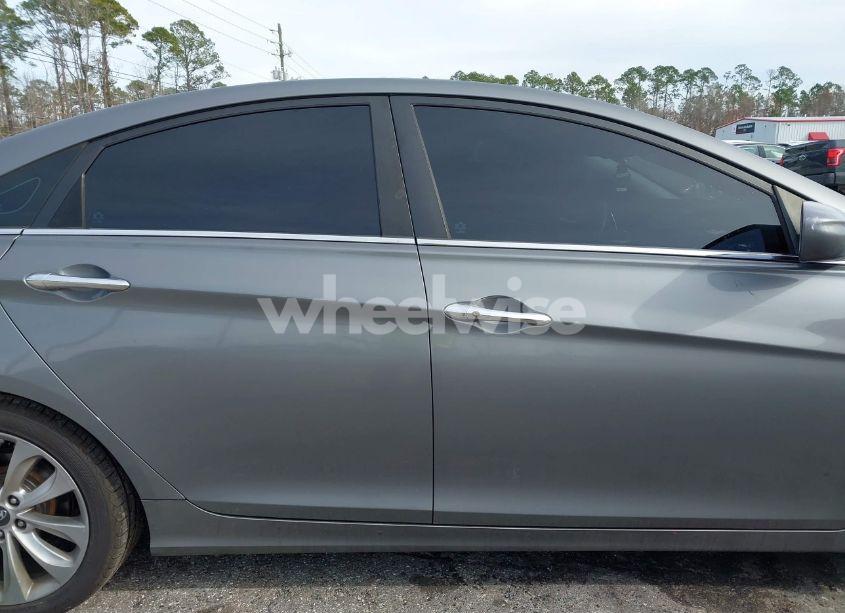 Photo 13 of 2013 Hyundai Sonata SE (VIN 5NPEC4AC3DH642296)
