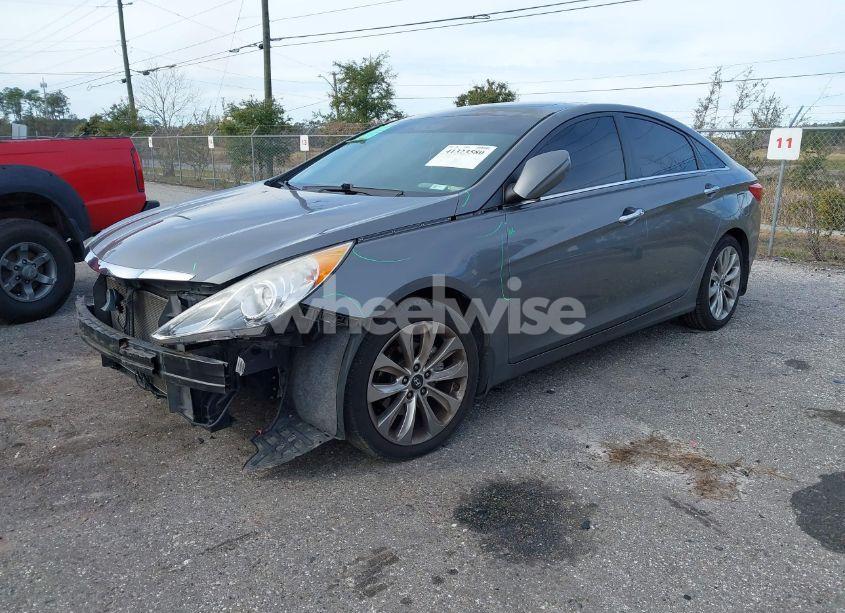 Photo 2 of 2013 Hyundai Sonata SE (VIN 5NPEC4AC3DH642296)