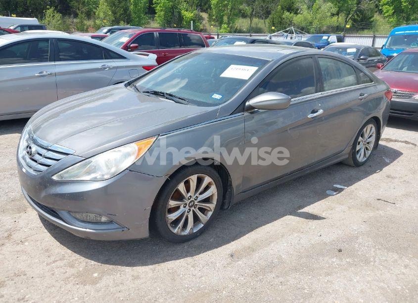 Photo 2 of 2013 Hyundai Sonata SE (VIN 5NPEC4AC3DH683978)