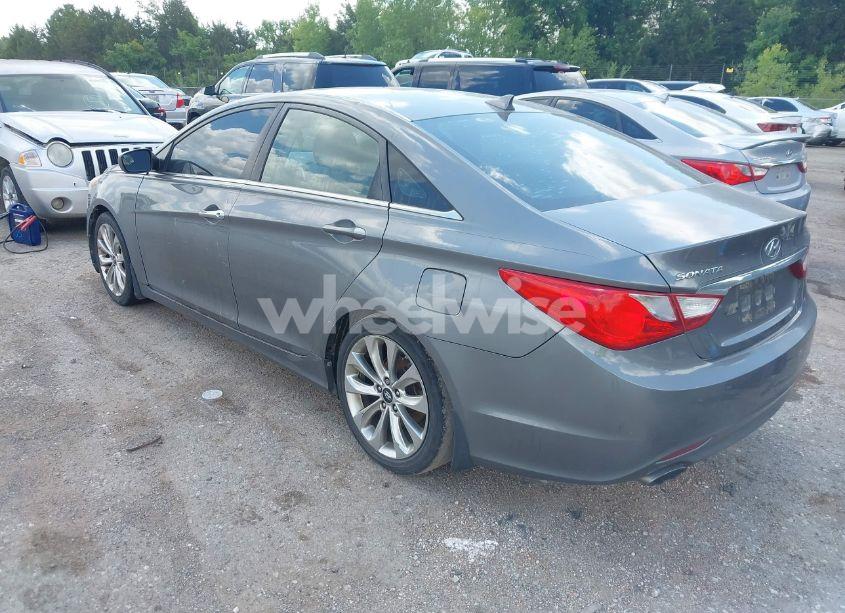 Photo 3 of 2013 Hyundai Sonata SE (VIN 5NPEC4AC3DH683978)