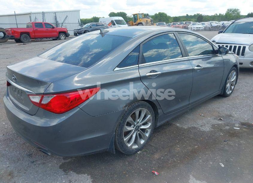 Photo 4 of 2013 Hyundai Sonata SE (VIN 5NPEC4AC3DH683978)