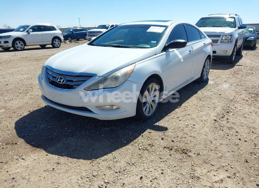 Photo 2 of 2013 Hyundai Sonata SE (VIN 5NPEC4AC3DH692793)