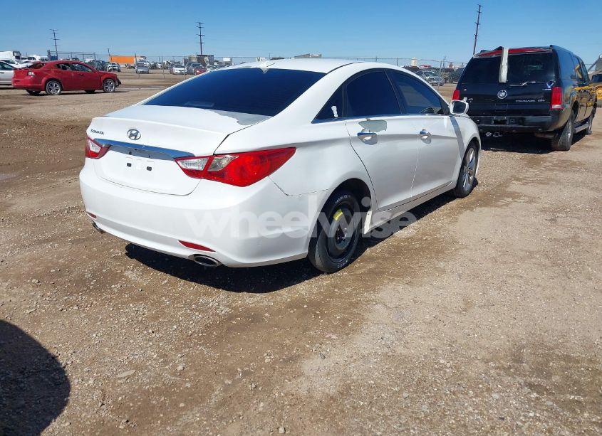 Photo 4 of 2013 Hyundai Sonata SE (VIN 5NPEC4AC3DH692793)