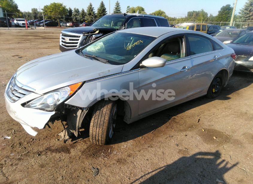 Photo 2 of 2013 Hyundai Sonata SE (VIN 5NPEC4AC3DH698691)
