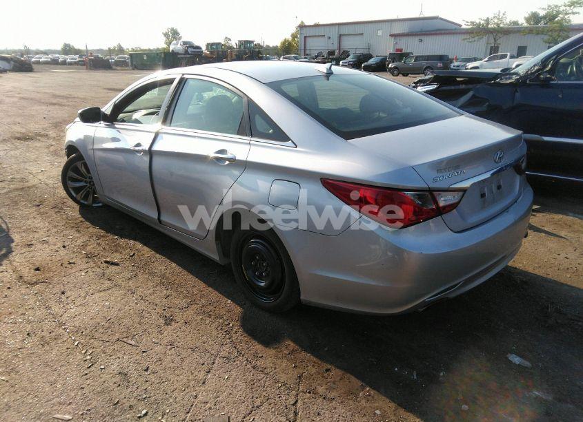 Photo 3 of 2013 Hyundai Sonata SE (VIN 5NPEC4AC3DH698691)