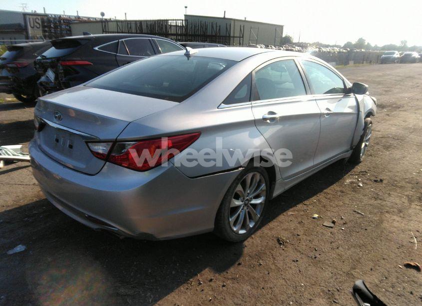 Photo 4 of 2013 Hyundai Sonata SE (VIN 5NPEC4AC3DH698691)