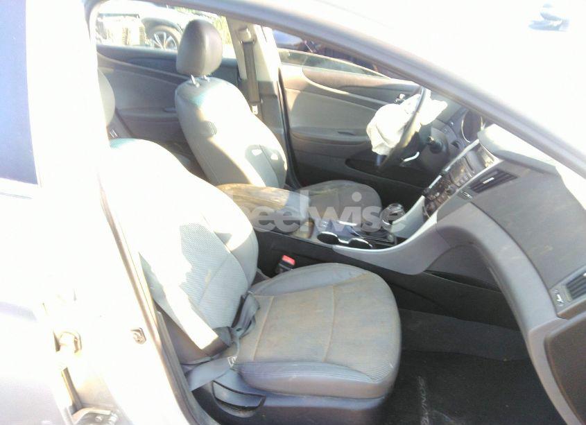 Photo 5 of 2013 Hyundai Sonata SE (VIN 5NPEC4AC3DH698691)