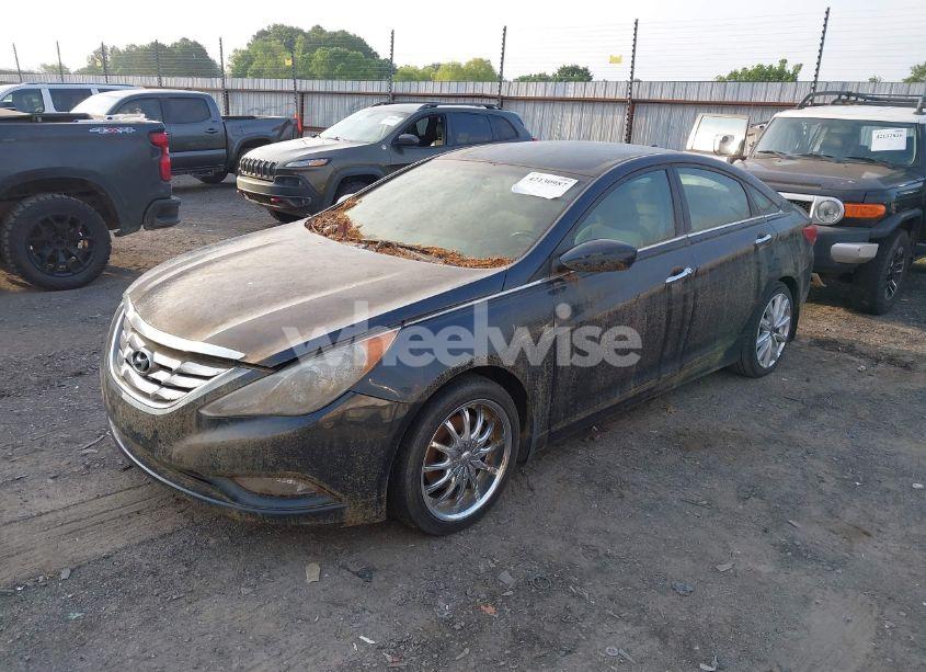 Photo 2 of 2013 Hyundai Sonata SE (VIN 5NPEC4AC3DH738977)