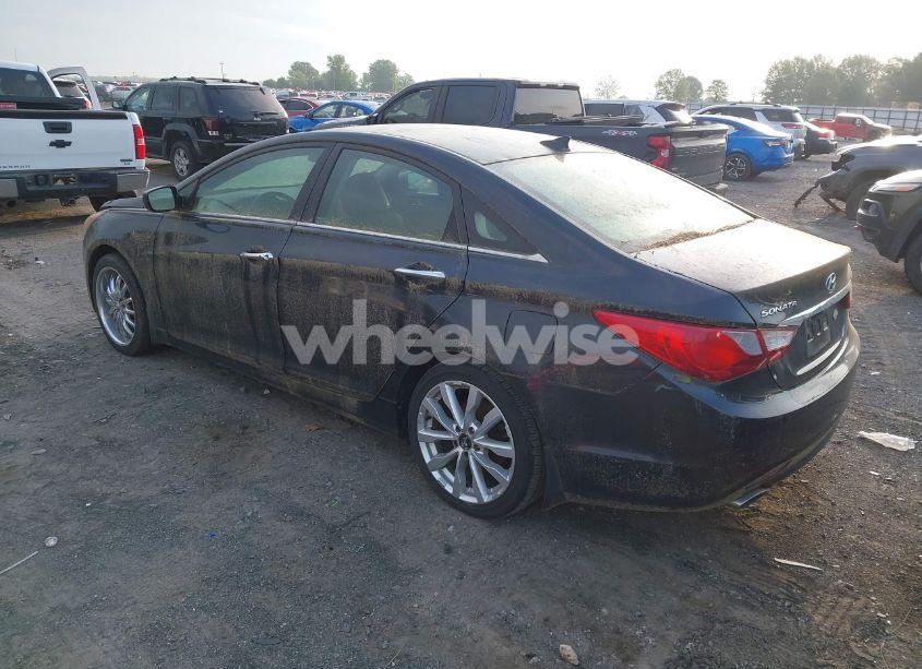 Photo 3 of 2013 Hyundai Sonata SE (VIN 5NPEC4AC3DH738977)