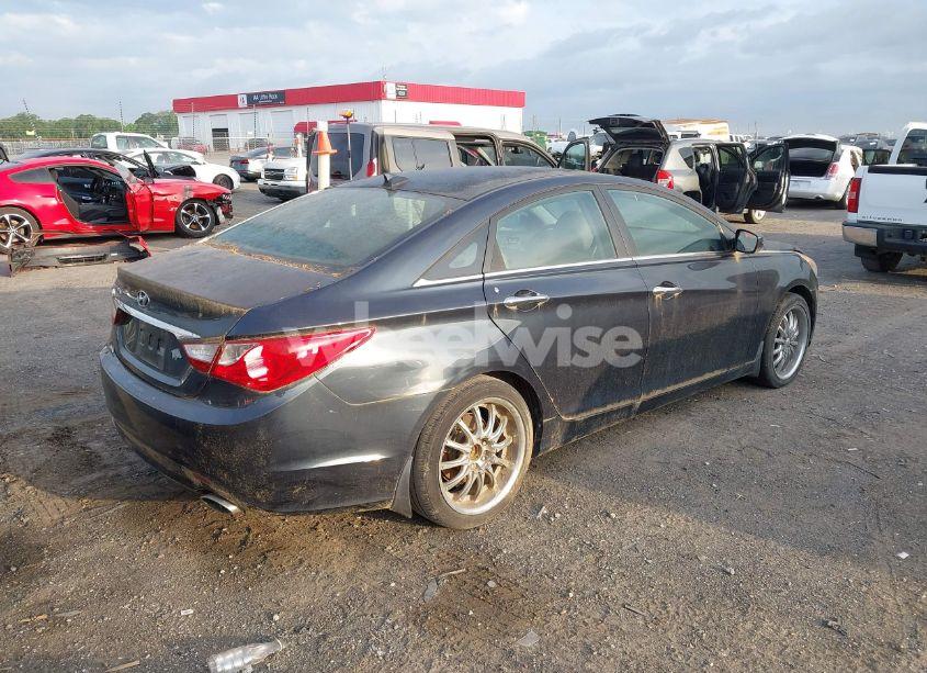 Photo 4 of 2013 Hyundai Sonata SE (VIN 5NPEC4AC3DH738977)