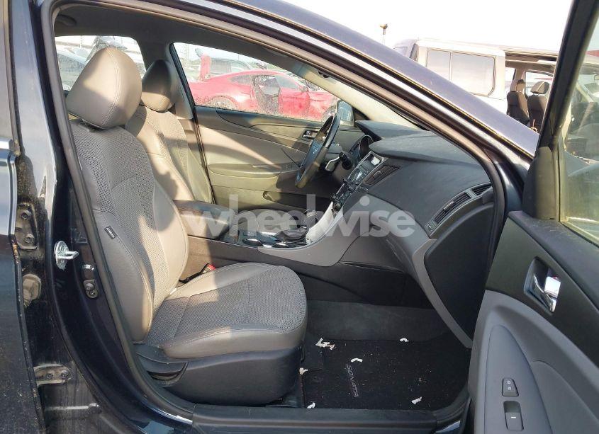 Photo 5 of 2013 Hyundai Sonata SE (VIN 5NPEC4AC3DH738977)