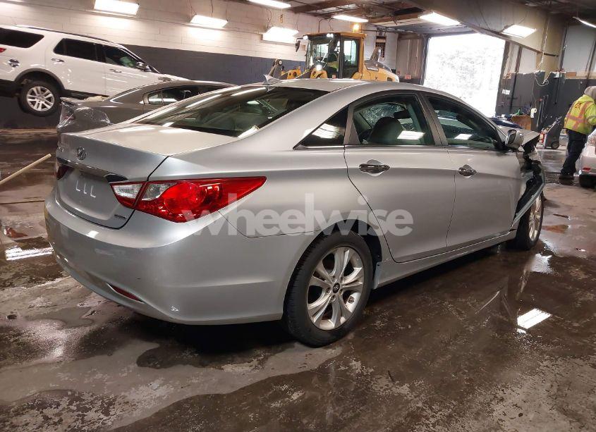 Photo 4 of 2013 Hyundai Sonata LIMITED (VIN 5NPEC4AC3DH744195)