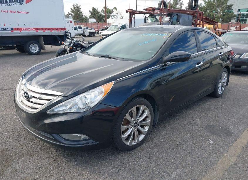 Photo 2 of 2013 Hyundai Sonata SE (VIN 5NPEC4AC3DH810244)