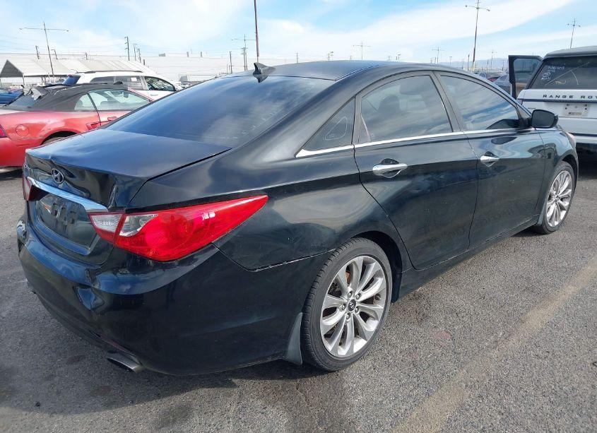 Photo 4 of 2013 Hyundai Sonata SE (VIN 5NPEC4AC3DH810244)