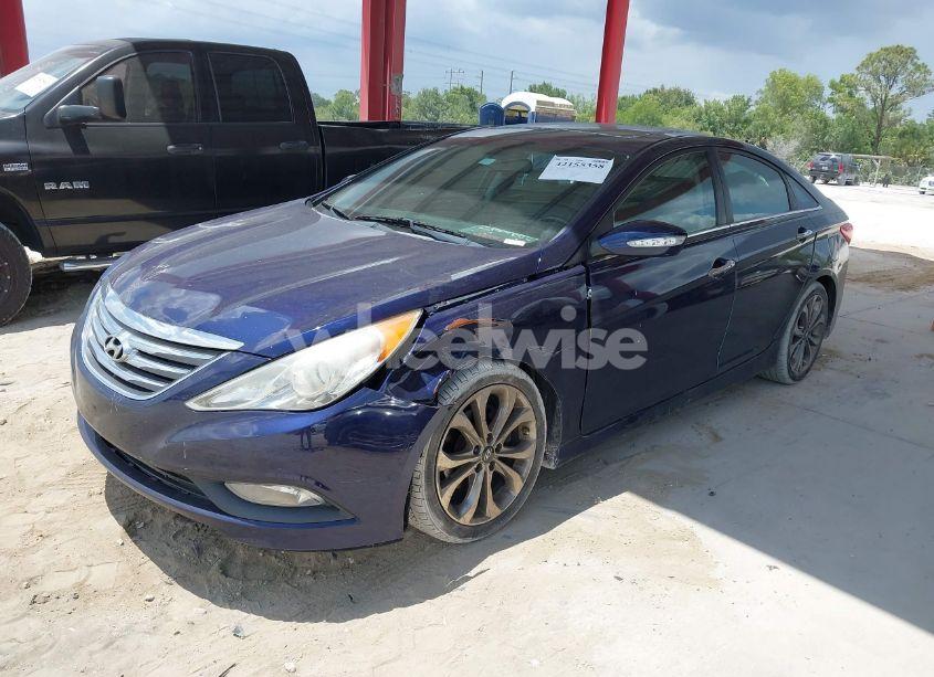 Photo 2 of 2014 Hyundai Sonata SE (VIN 5NPEC4AC3EH887844)