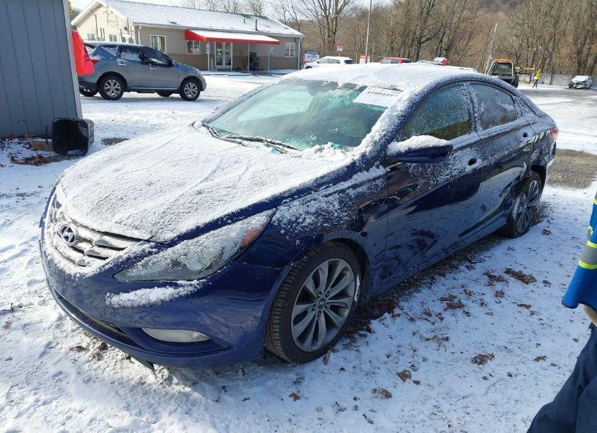 Photo 2 of 2011 Hyundai Sonata SE (VIN 5NPEC4AC4BH033280)
