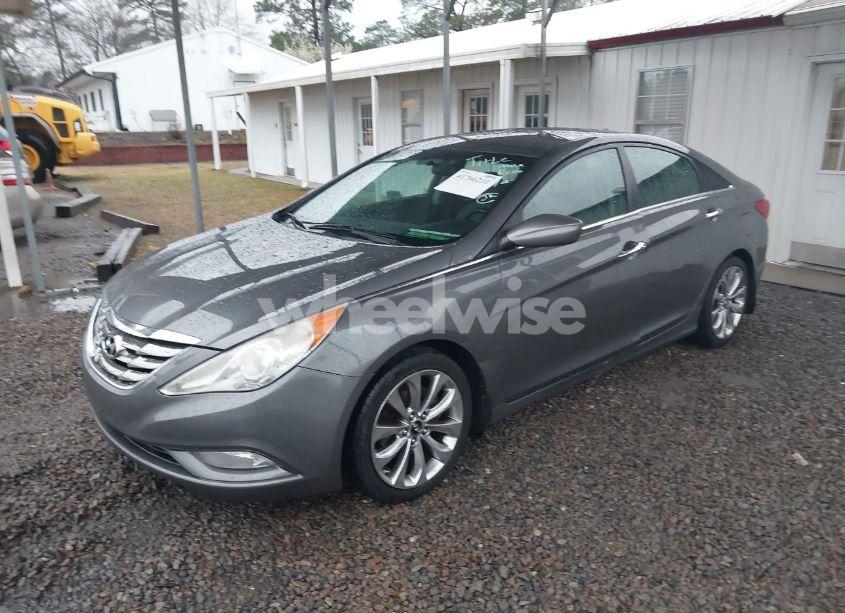 Photo 2 of 2011 Hyundai Sonata SE (VIN 5NPEC4AC4BH124386)