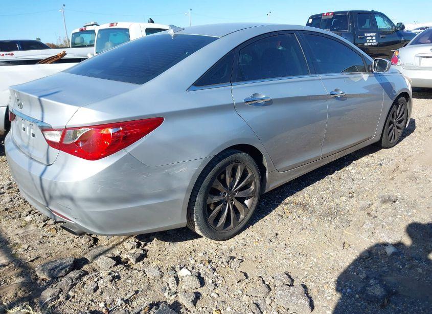 Photo 4 of 2012 Hyundai Sonata SE (VIN 5NPEC4AC4CH324816)