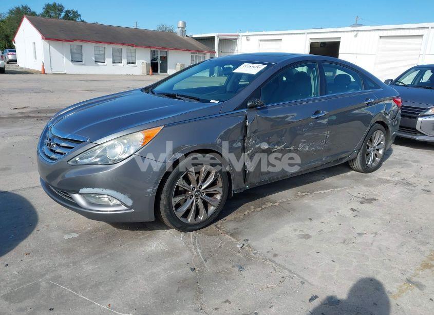 Photo 2 of 2012 Hyundai Sonata SE (VIN 5NPEC4AC4CH397491)