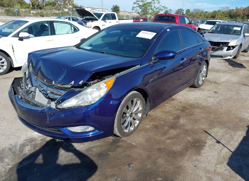 Photo 2 of 2012 Hyundai Sonata SE (VIN 5NPEC4AC4CH404469)