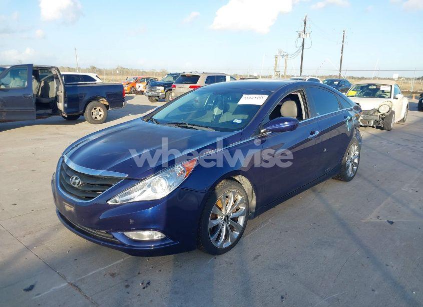 Photo 2 of 2013 Hyundai Sonata SE (VIN 5NPEC4AC4DH506081)