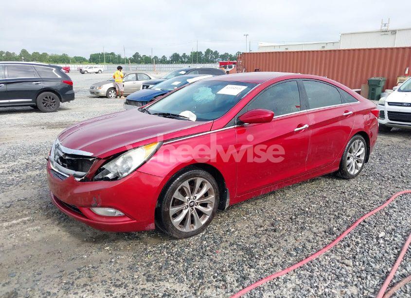 Photo 2 of 2013 Hyundai Sonata SE (VIN 5NPEC4AC4DH510311)