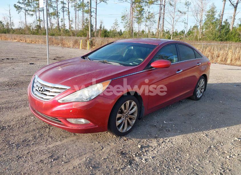 Photo 2 of 2013 Hyundai Sonata SE (VIN 5NPEC4AC4DH518537)