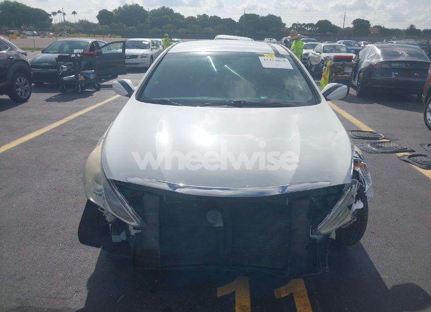 Photo 13 of 2013 Hyundai Sonata SE (VIN 5NPEC4AC4DH546340)