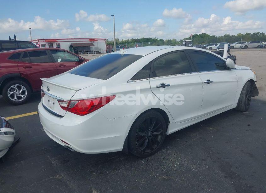 Photo 4 of 2013 Hyundai Sonata SE (VIN 5NPEC4AC4DH546340)