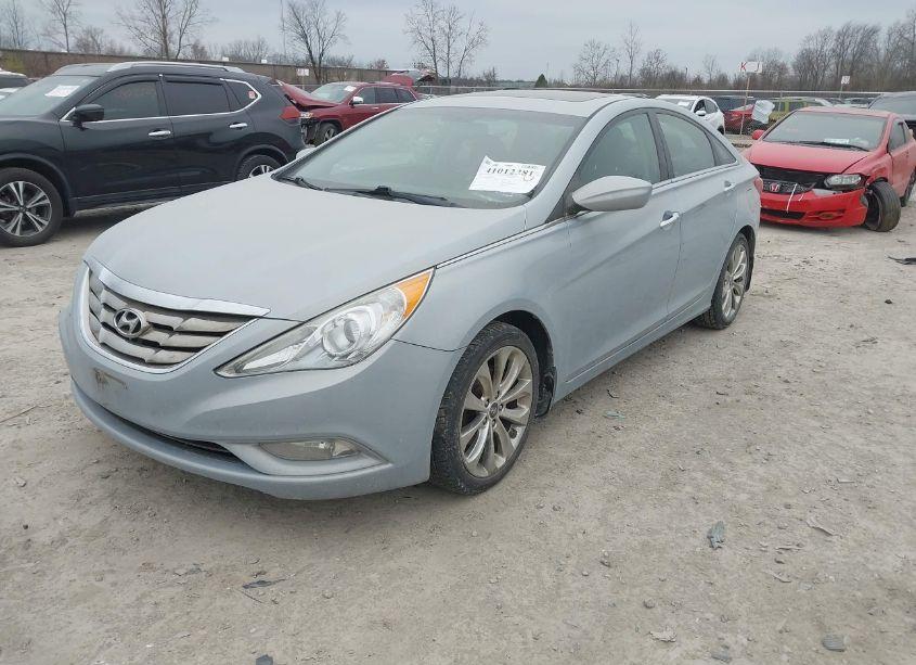 Photo 2 of 2013 Hyundai Sonata SE (VIN 5NPEC4AC4DH550095)