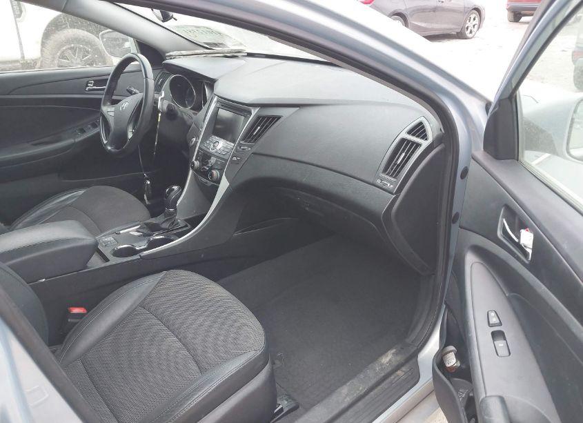 Photo 5 of 2013 Hyundai Sonata SE (VIN 5NPEC4AC4DH550095)