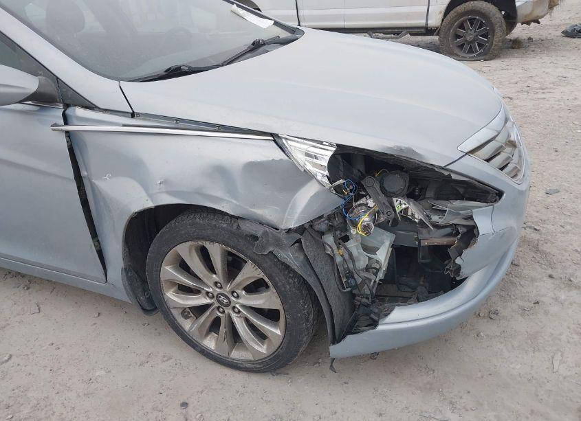 Photo 6 of 2013 Hyundai Sonata SE (VIN 5NPEC4AC4DH550095)