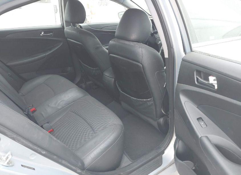 Photo 8 of 2013 Hyundai Sonata SE (VIN 5NPEC4AC4DH550095)