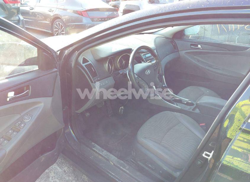 Photo 5 of 2013 Hyundai Sonata SE (VIN 5NPEC4AC4DH552915)