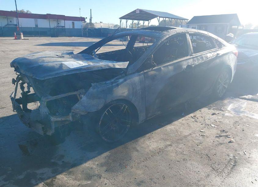 Photo 2 of 2013 Hyundai Sonata SE (VIN 5NPEC4AC4DH598406)