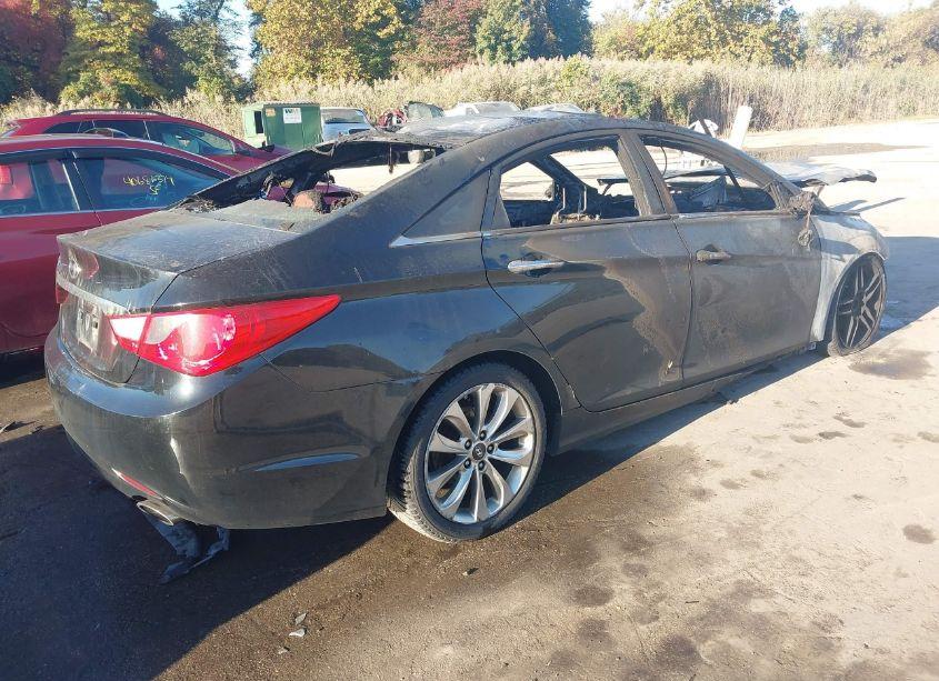 Photo 4 of 2013 Hyundai Sonata SE (VIN 5NPEC4AC4DH598406)