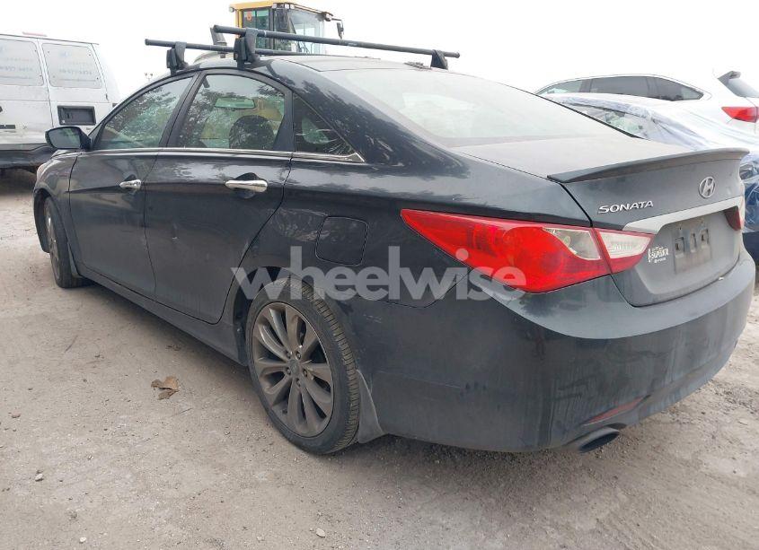 Photo 3 of 2013 Hyundai Sonata SE (VIN 5NPEC4AC4DH608853)