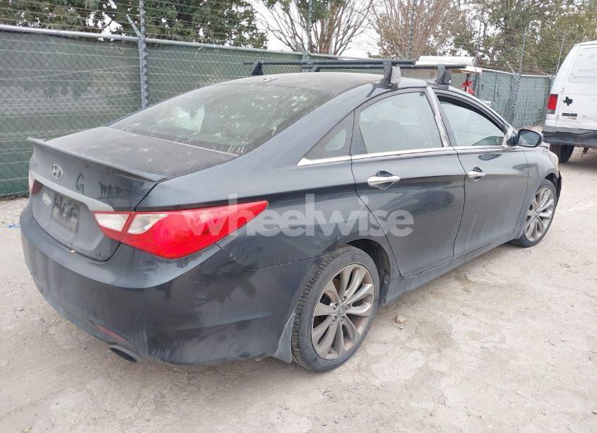 Photo 4 of 2013 Hyundai Sonata SE (VIN 5NPEC4AC4DH608853)