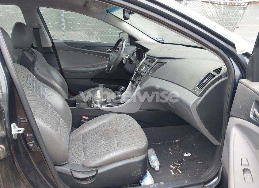 Photo 5 of 2013 Hyundai Sonata SE (VIN 5NPEC4AC4DH608853)