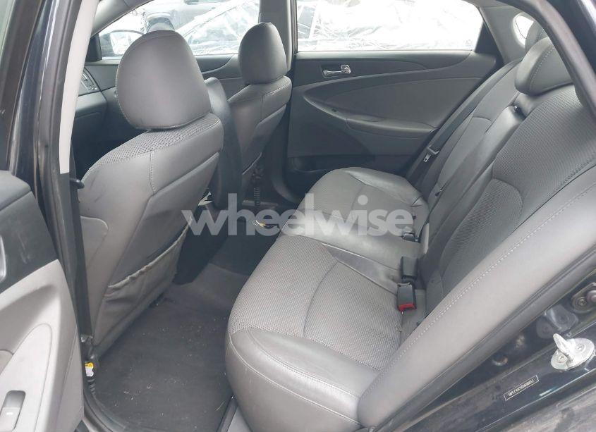 Photo 8 of 2013 Hyundai Sonata SE (VIN 5NPEC4AC4DH608853)