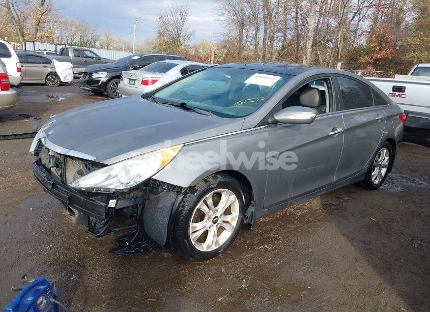 Photo 2 of 2013 Hyundai Sonata LIMITED (VIN 5NPEC4AC4DH637754)