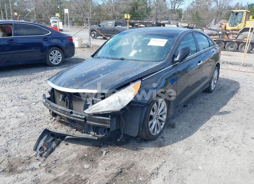 Photo 2 of 2013 Hyundai Sonata SE (VIN 5NPEC4AC4DH664470)