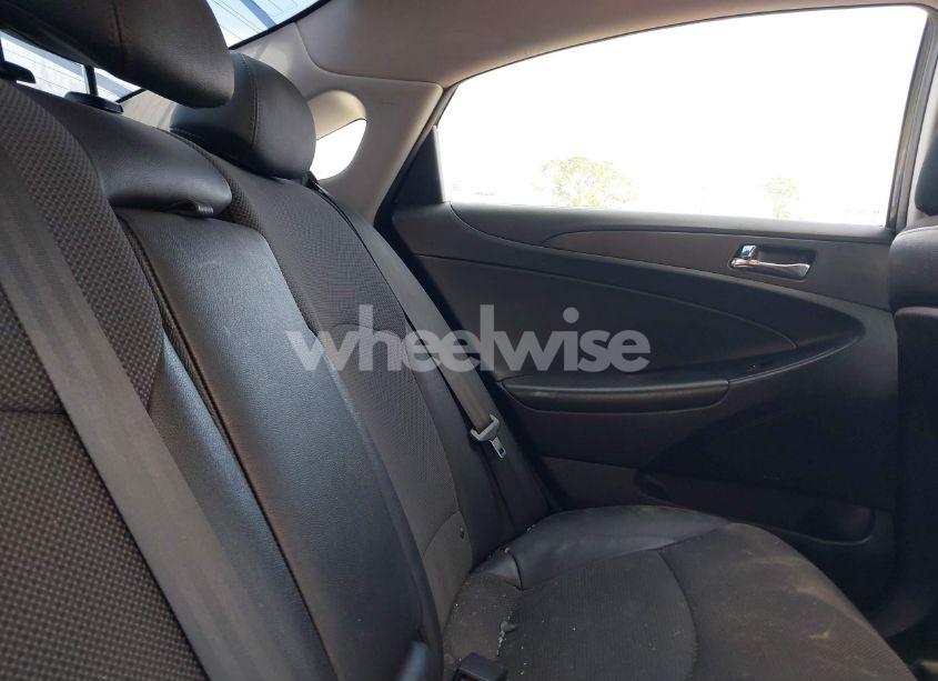 Photo 8 of 2013 Hyundai Sonata SE (VIN 5NPEC4AC4DH664470)