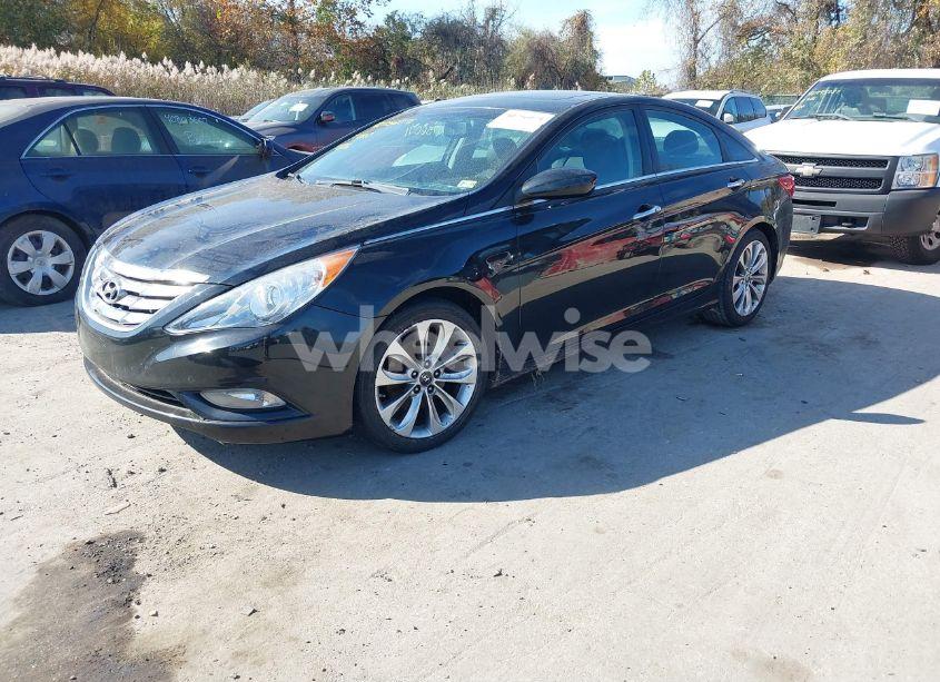 Photo 2 of 2013 Hyundai Sonata SE (VIN 5NPEC4AC4DH684640)