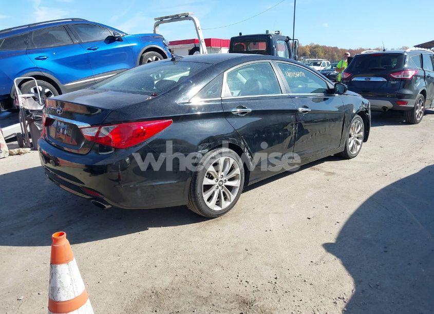 Photo 4 of 2013 Hyundai Sonata SE (VIN 5NPEC4AC4DH684640)