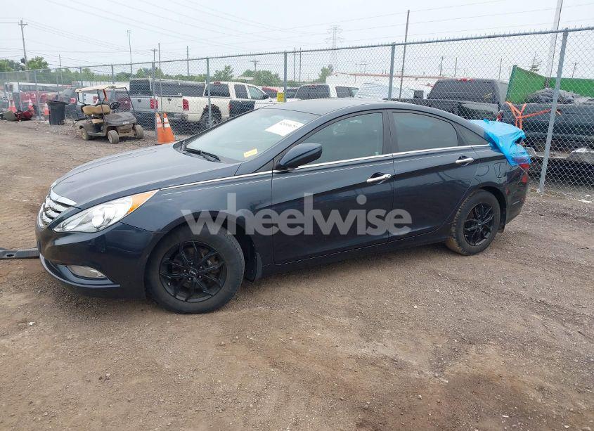 Photo 2 of 2013 Hyundai Sonata SE (VIN 5NPEC4AC4DH694343)