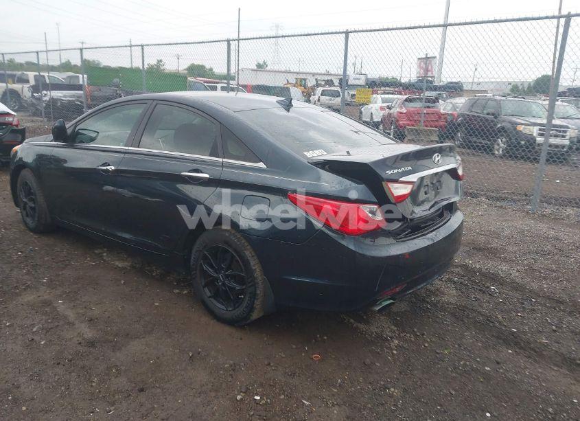 Photo 3 of 2013 Hyundai Sonata SE (VIN 5NPEC4AC4DH694343)