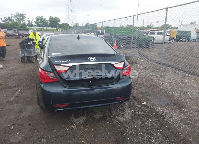 Photo 6 of 2013 Hyundai Sonata SE (VIN 5NPEC4AC4DH694343)