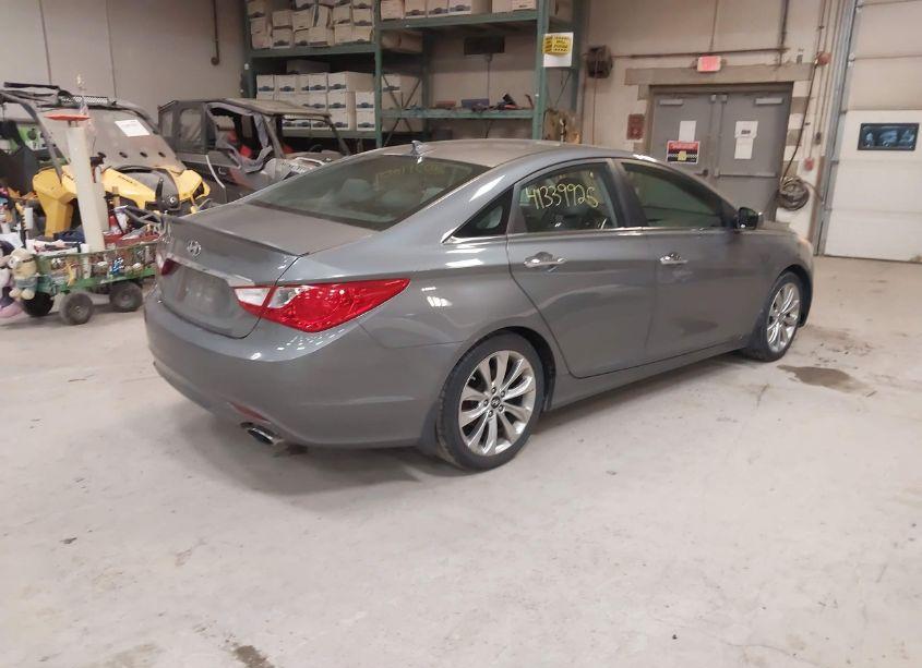 Photo 4 of 2013 Hyundai Sonata SE (VIN 5NPEC4AC4DH760471)