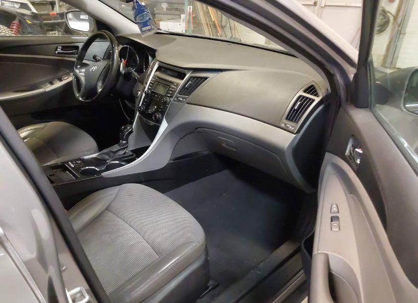 Photo 5 of 2013 Hyundai Sonata SE (VIN 5NPEC4AC4DH760471)